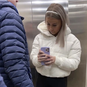 Jacka  - Säljer denna fina jacka då den inte kommer till användning längre.🥰