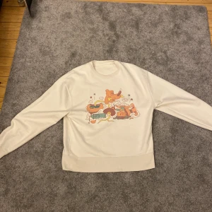 Restyle Crewneck - Helt ny restyle crewneck Ny pris 800kr kan skicka mer bilder om man vill ha 10/10 kondition aldrig använd