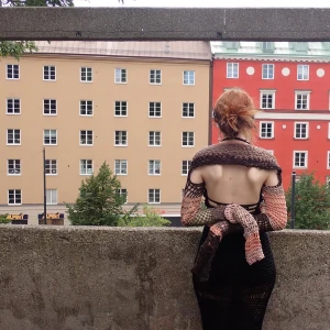 Bolero virkad brun - Såindelvävsbolero (med megaärmar alltså) blandade restgarner, second hand, bruna toner! 