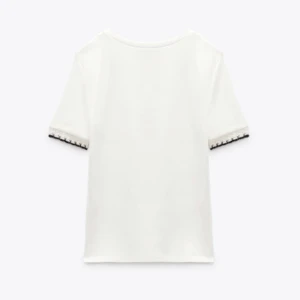 Zara Topp!! - Jätte snygg Zara topp som är tillfälligt slut i lager, använd kanske 1 gång men har däremot inga defekter alls💕💕 