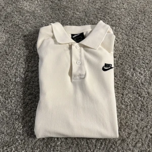 Nike piké  - Bra skick Storlek M