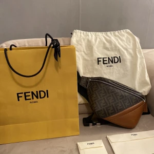 Fendi väska säljs - Hej  Säljer min väska då har jag ingen användning av den , har haft den 2 gånger när jag utomlands   Har kvar kvittot och orginal påsen.  Kan skickas med post.  0760825043 