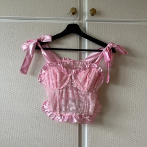 09 - Supersöt top från shein, endast testad, frakt ingår ej 