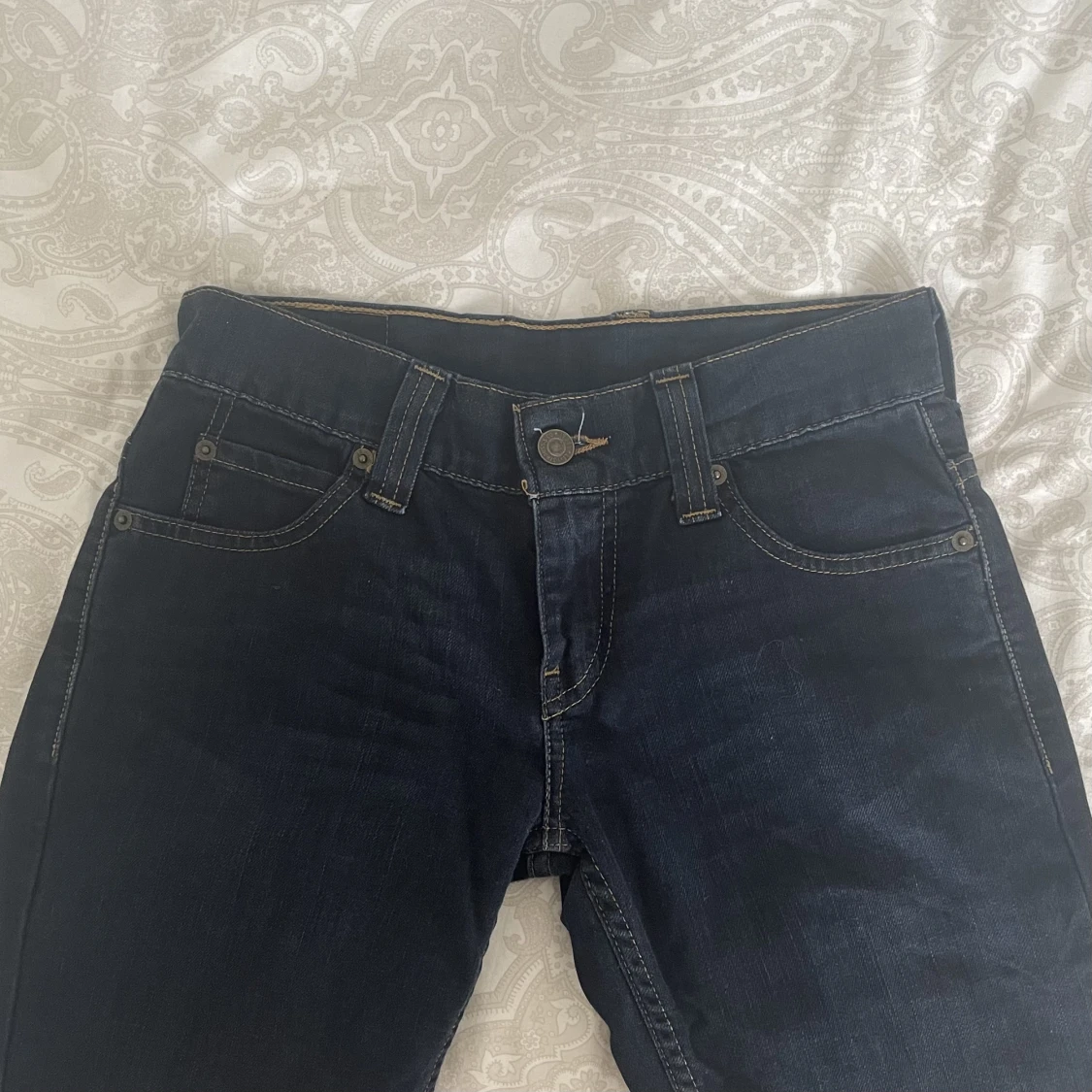 Lågmidjade levis - 90