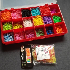 Loombands - Säljer pga gör inte det längre💗 Med förvaringslåda kontar det mer👍🏻🌸 konstanta vid intresse och pris diskuteras ❤️