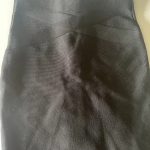 Kjol - Svart basic kort kjol