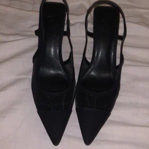 klackskor - svarta kitten heels i mesh från hm i storlek 39