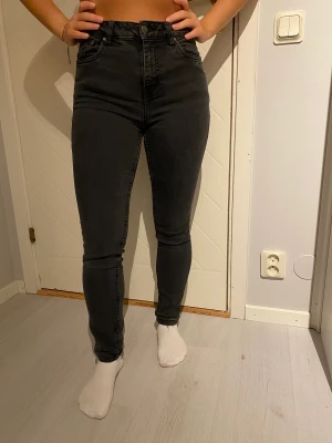 Jeans  - Jeans från Nelly storlek S