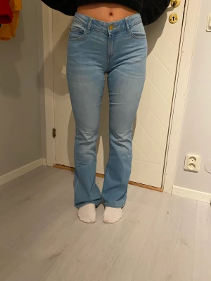 Jeans - Blå jeans från Lindex storlek 164