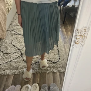 plisserad kjol - plisserad kjol, fint skick