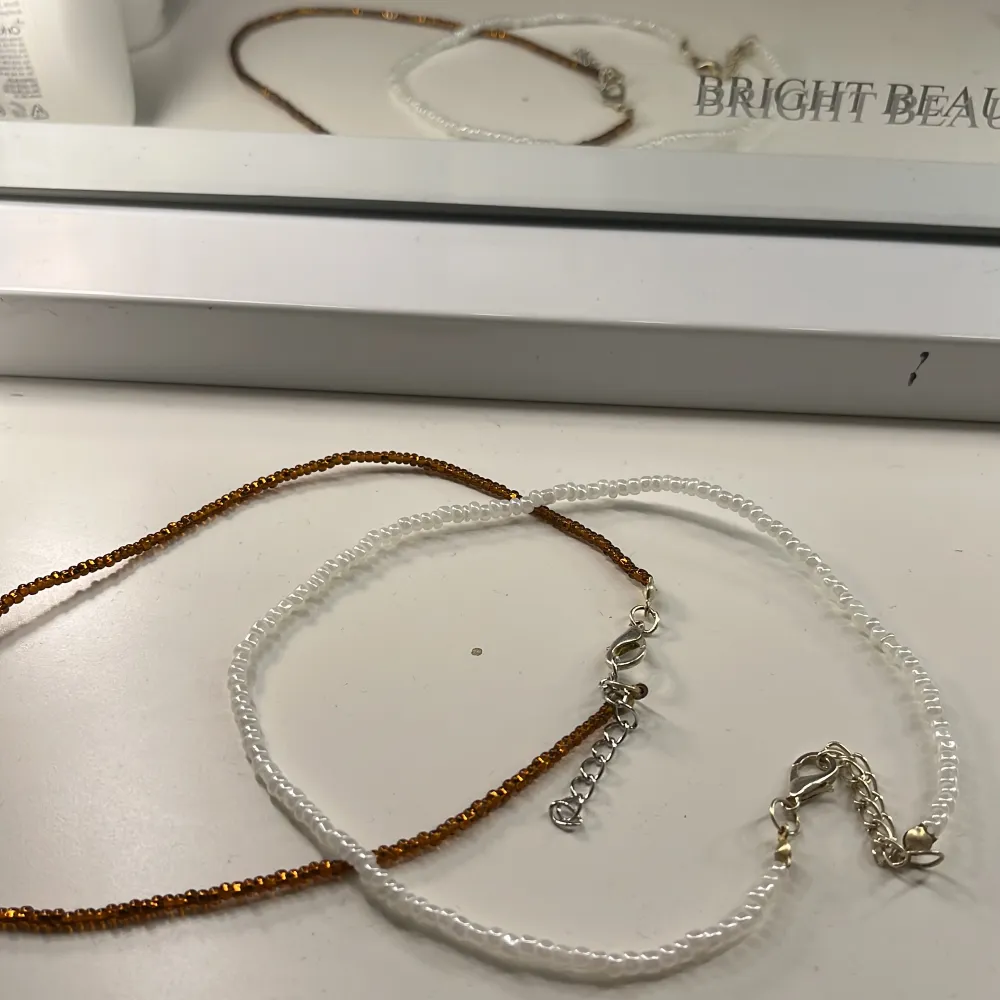pärl halsband som jag aldrig använt 🩷29kr/st. Accessoarer.