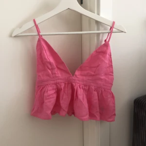 Superfin sommartopp - Säljer nu en jätte fin topp från Shein då den inte kommer till användning. Aldrig använd endast testad.  Priset går att diskutera vid snabb affär