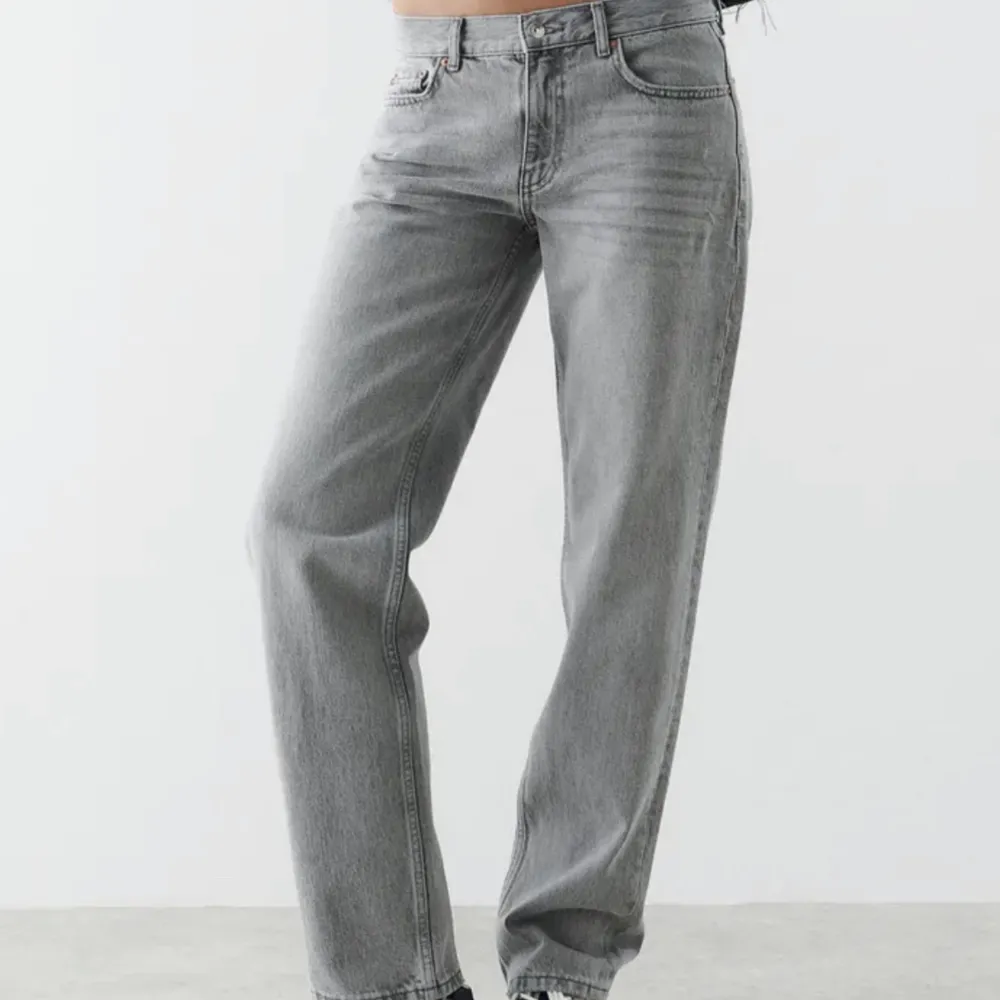 Jättefina Low Waist jeans. Knappt använda och i fint skick från Gina tricot.  Skriv privat för annat prisförslag.. Jeans & Byxor.