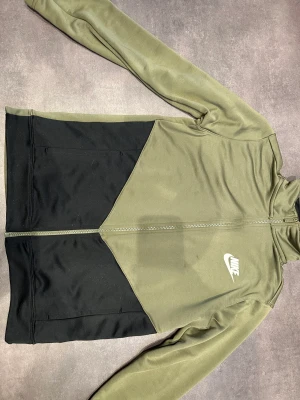 Nike tröja - Tränings tröja, riktigt skön att träna i!