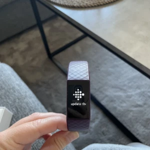 Fitbit charge 4  - En helt ny smart klocka  Aldrig använd bara urpackad ur lådan