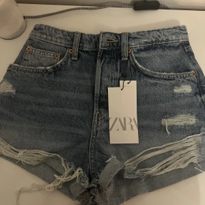Shorts - Säljer dessa superfina shortsen, helt oanvända och nyinköpta!!💗Nypris 328kr