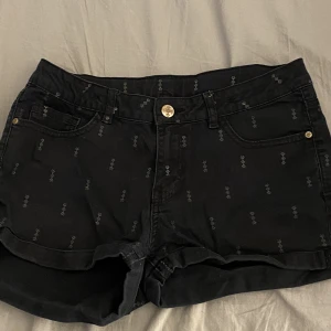 Svarta shorts - Inte så nya men i bra skick och billiga