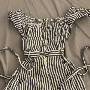 Blå sett  - Det är en komplett som är som shorts där nere, den är somrig och ganska ny