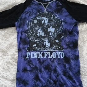 Pinkfloyd longsleeve  EMP - En pinkfloyd longsleeve som är knappt använd, storlek M