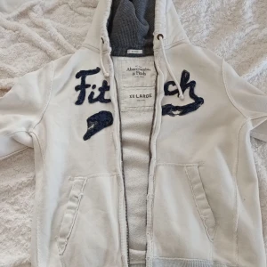 Abercrombie&fitch Hoodie, Vit. XXL - Snygg abercrombie&fitch hoodie. XXL