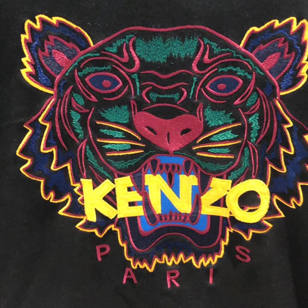 Säljer min kenzo tröja använd ett par gånger skick 8/10 pris går att diskutera.. Hoodies.