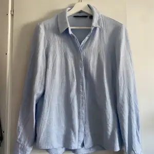 Ljusblå linne skjorta 