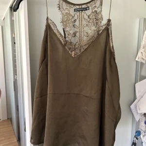 Spetslinne - Spetslinne från Rut&Circle. Storlek 40 men skulle säga att den sitter som en M💕