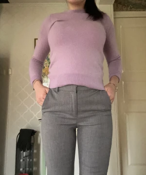 Gråa kostymbyxor  - Använd en gång.