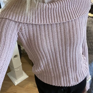 Stickad offshoulder  - Jätteskön stickad offshoulder från kappahl🩷 storlek 146-152 men passar mig bra som är 166cm🫶🏼