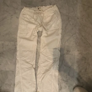 Roxy linnebyxor  - As najs linnebyxor🌟🌟storlek L men sitter skit snyggt på mig som brukar ha xs lite overzised