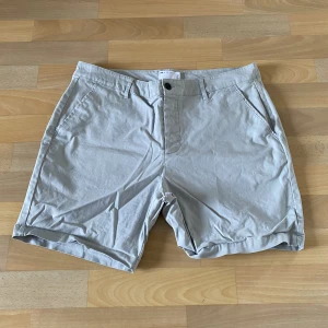 Chino shorts - Säljer shortsen då de är för stora för mig. Skriv för mer bilder och frågor