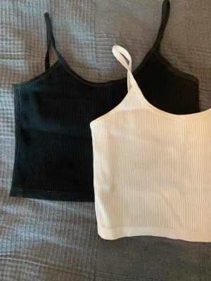 Linne - Två par linnen från chiquelle, lite noppriga men bara använda ett fåtal gånger. 