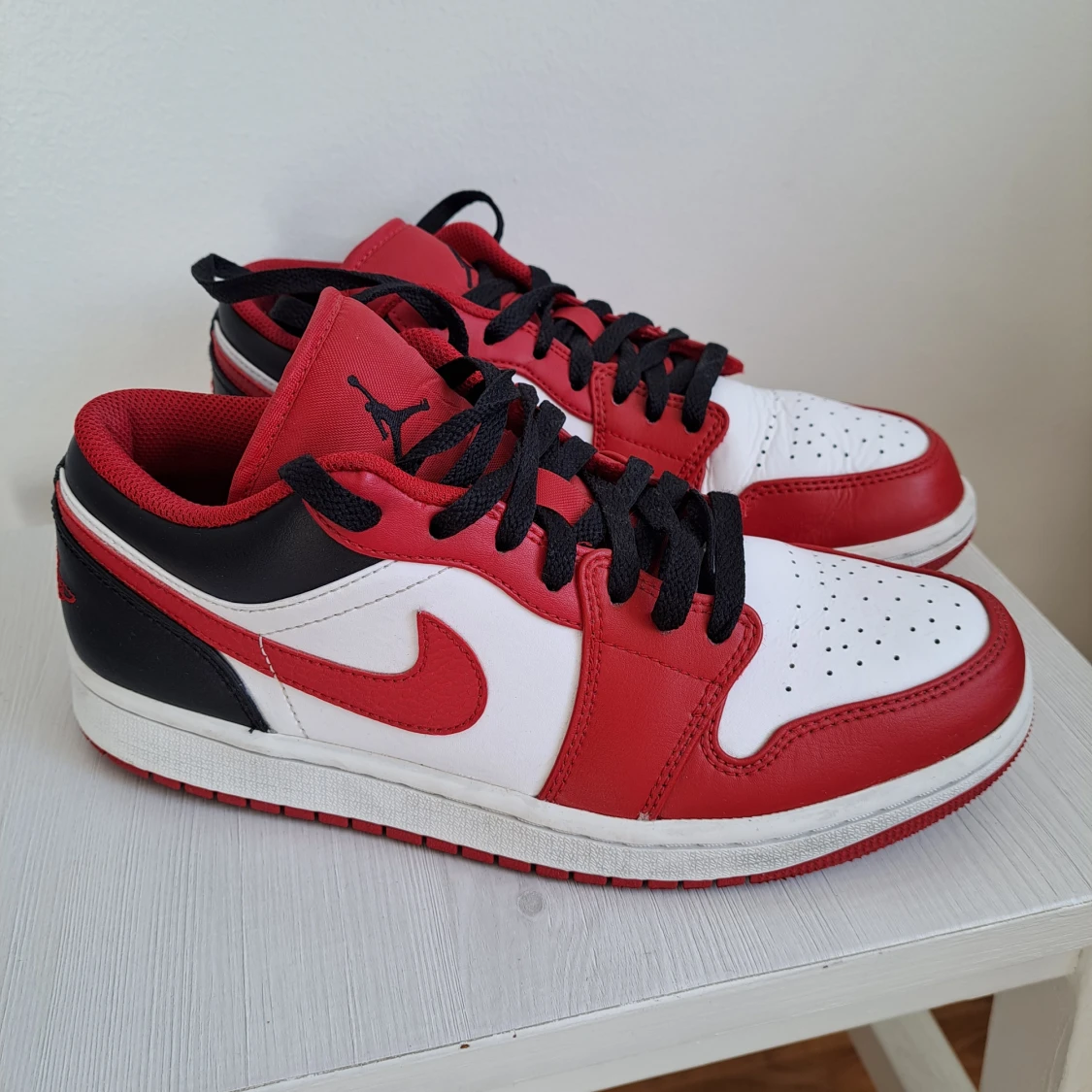 Air jordan 1 low stl 41. White/gym red-black