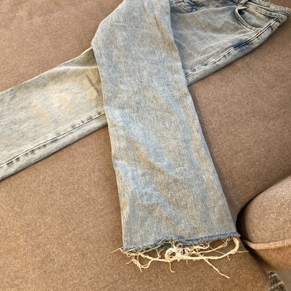 Blåa midwaist jeans från ginatricot, knappt andvända bra skick.. Jeans & Byxor.