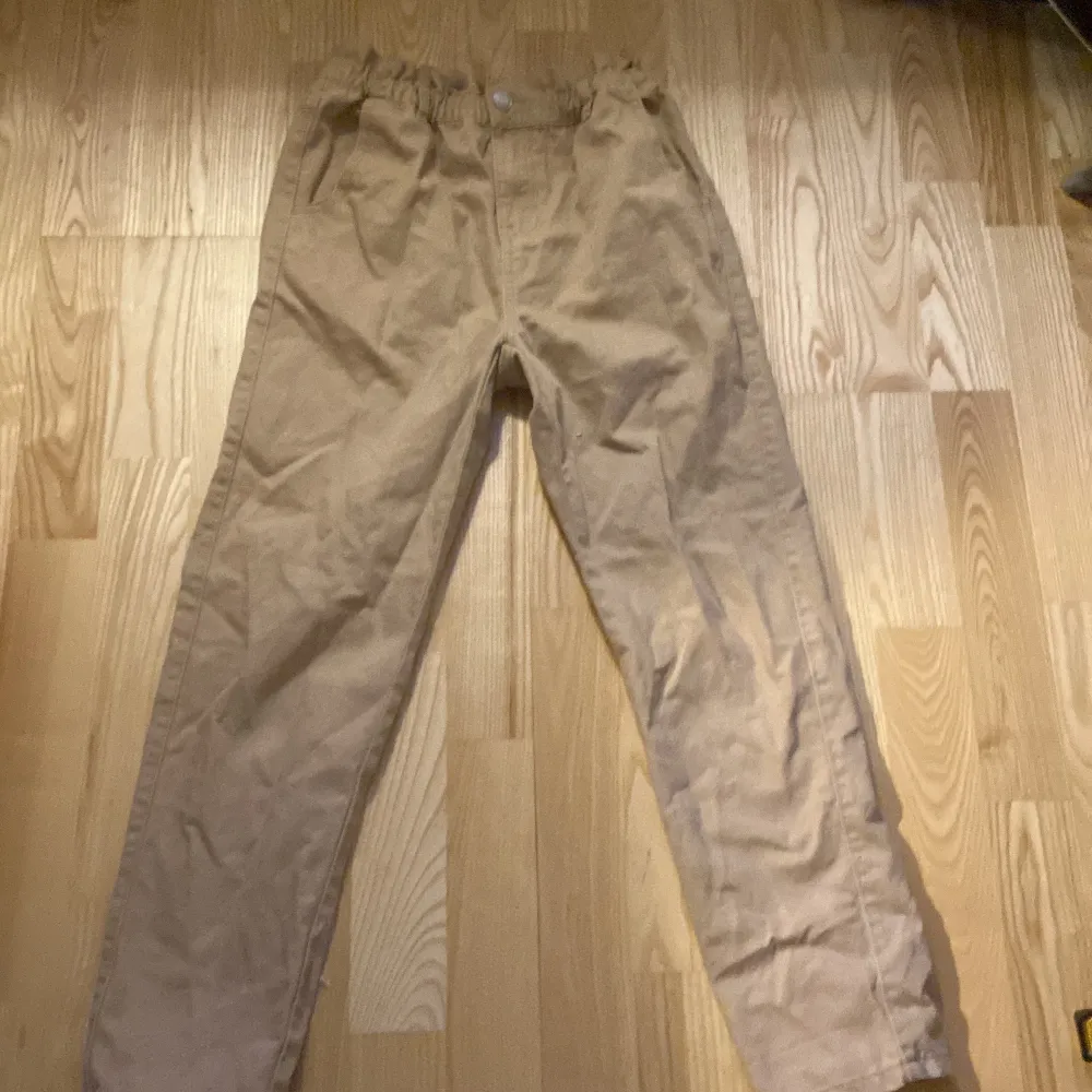  ett par byxor 🌷 I storlek 150😊 från lager 157😊. Jeans & Byxor.