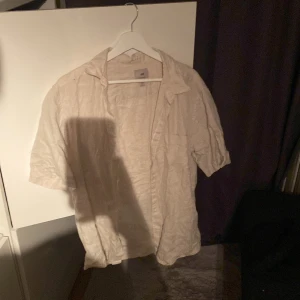 Linneskjorta hm - Säljer då den är förstor
