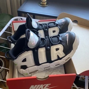 Nike tempo  - Använt ca 4-5 ggr. Ingen användning då dom är för stora för mig