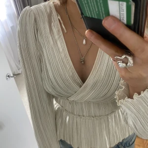 Blus  - Säljer den hära jätte fina blusen!! Super fin knappt använd ❤️
