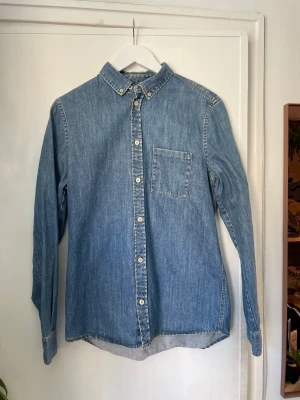 Whyred Denim skjorta - I bra skick och ej för tunn 