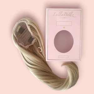 Blonde Clip In Ponytail Extension  - Worn 1 time  - Light golden blonde  - 55 cm length  - 📍Stockholm