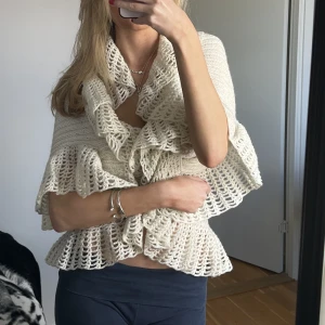 Stickad kofta  - Så sjukt fin kofta man bara kan slänga på sig över en klänning eller en topp🌟🤩