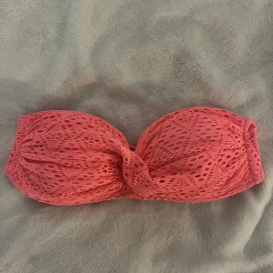 Bikiniöverdel  - 🔥Söt bikiniöverdel med inlägg strl 34 (går att ta bort banden runt nacken)💕