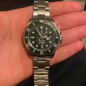 Rolex, AAA kopia, ord pris runt 5000kr. Riktigt bra kopia i bra skick. En väldigt bra och fräsch klocka ifall man vill ha en klocka som rolex fast inte så dyr.