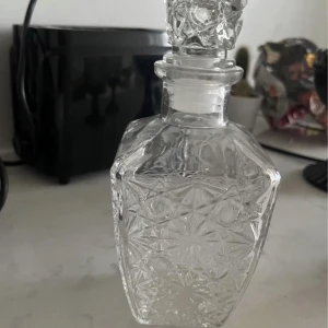 Söt liten karaff - Liten söt karaff som aldrig är använd. Säljer pga inte fått någon användning av den. Pris kan diskuteras vid snabb affär. 