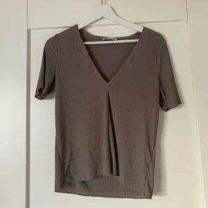 T-shirt Zara - Supersnygg och lätt T-shirt från Zara✨🌟
