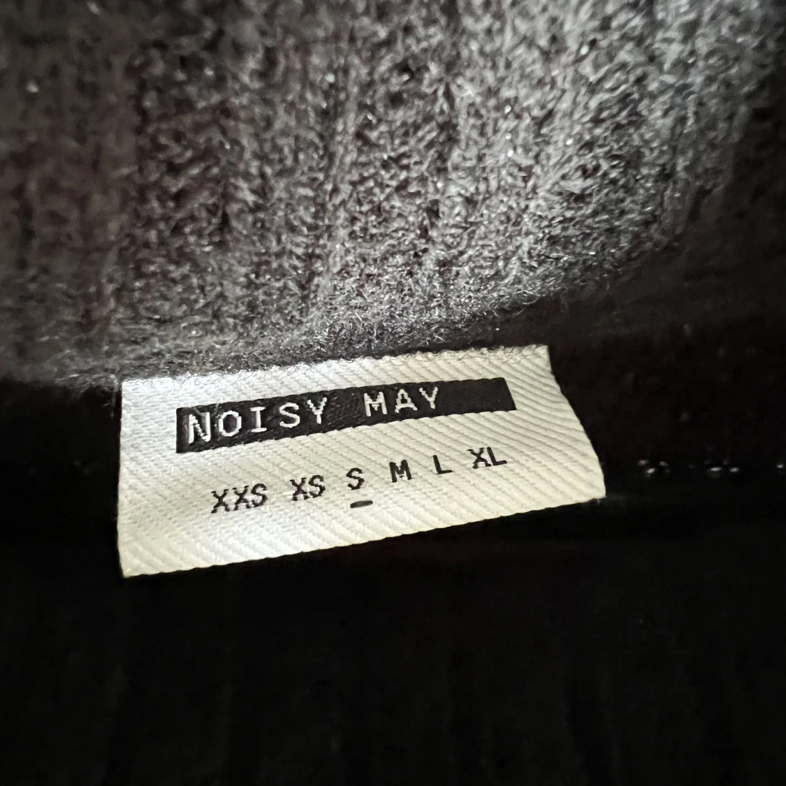 Oanvänd svart stickad klänning - 91