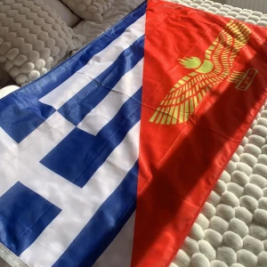 STUDENTFLAGGOR MED TVÅ LÄNDER - Beställ din helt egna specialdesignade studentflagga på vår hemsida: www.flagfinity.se! 2 veckor frakt  Hög kvalité