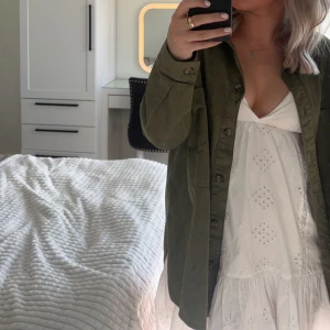 Vårjacka  - Superfin vårjacka i jättebra skick! ❤️ har även en likadan i svart ifall man är intresserad❤️