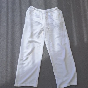 Linnebyxor  - Jättefina linnebyxor som jag köpte dyrt men säljer mycket billigare