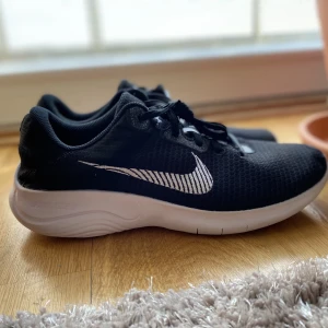 Nike Performance  - Nike experience RN 11 neutrala löparskor. Nästan som nya, har bara används inomhus några få gånger